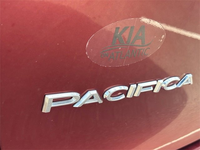 Used 2020 Chrysler Pacifica Touring-L image 13