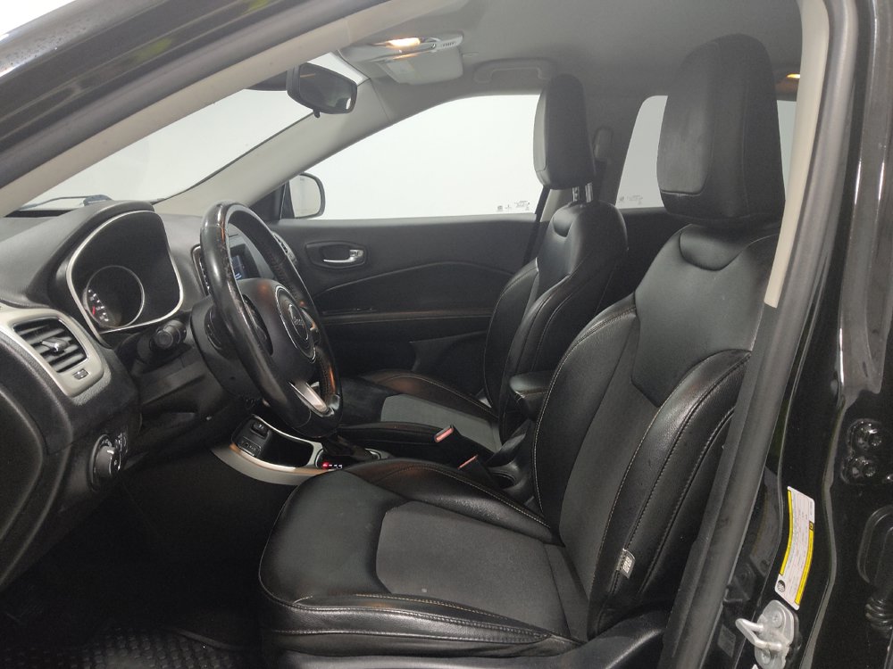 Used 2019 Jeep Compass Latitude w/ Cold Weather Group FWD image 17