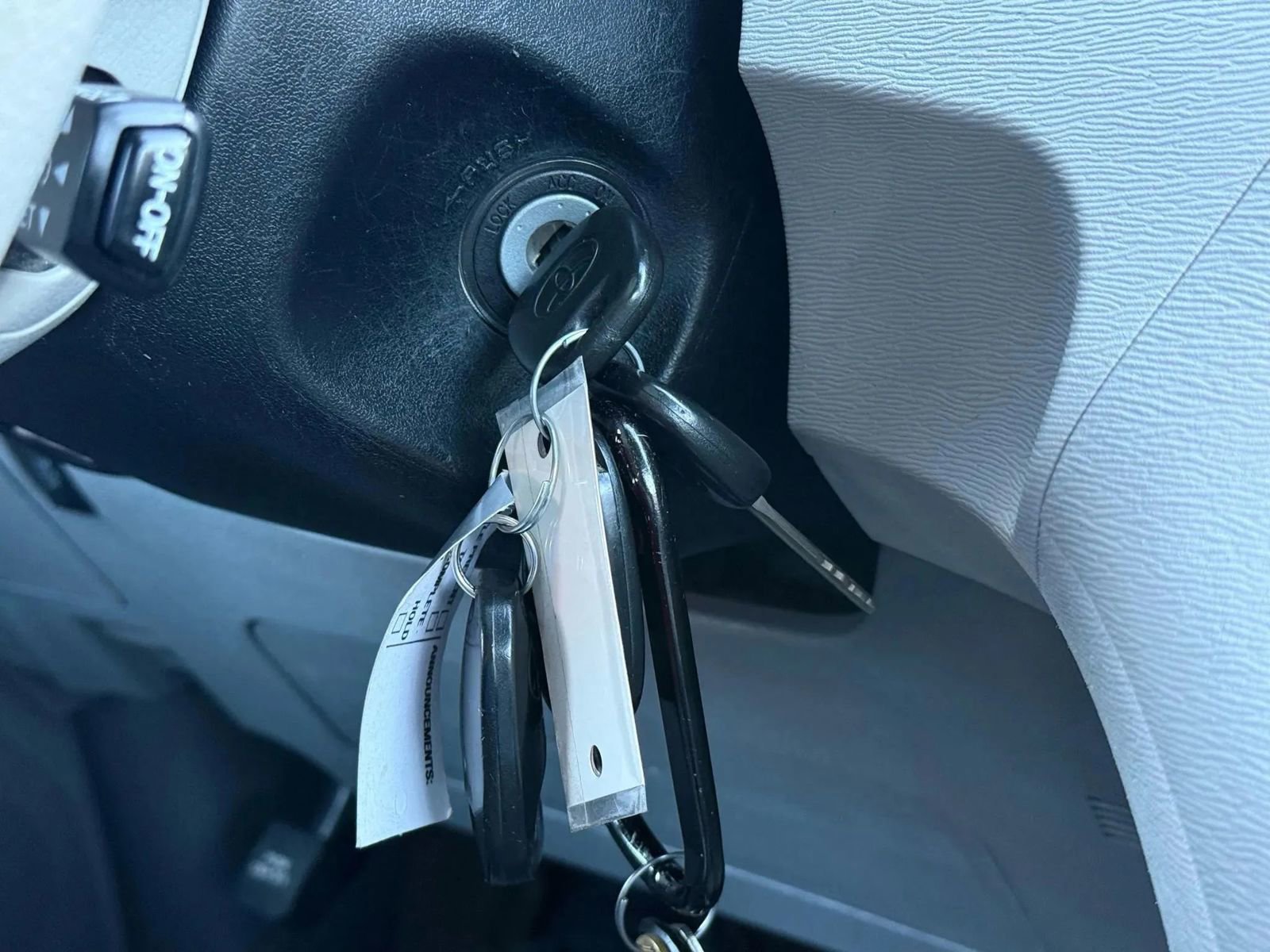 Used 2013 Toyota Sienna LE image 32