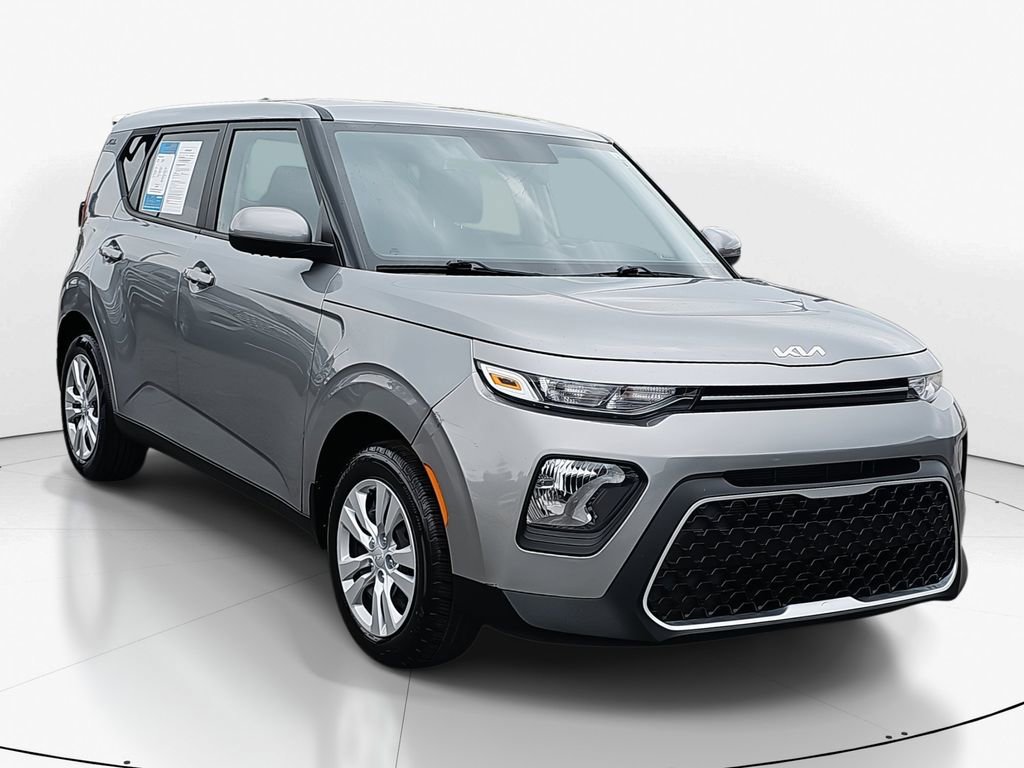 Used 2022 Kia Soul LX image 2