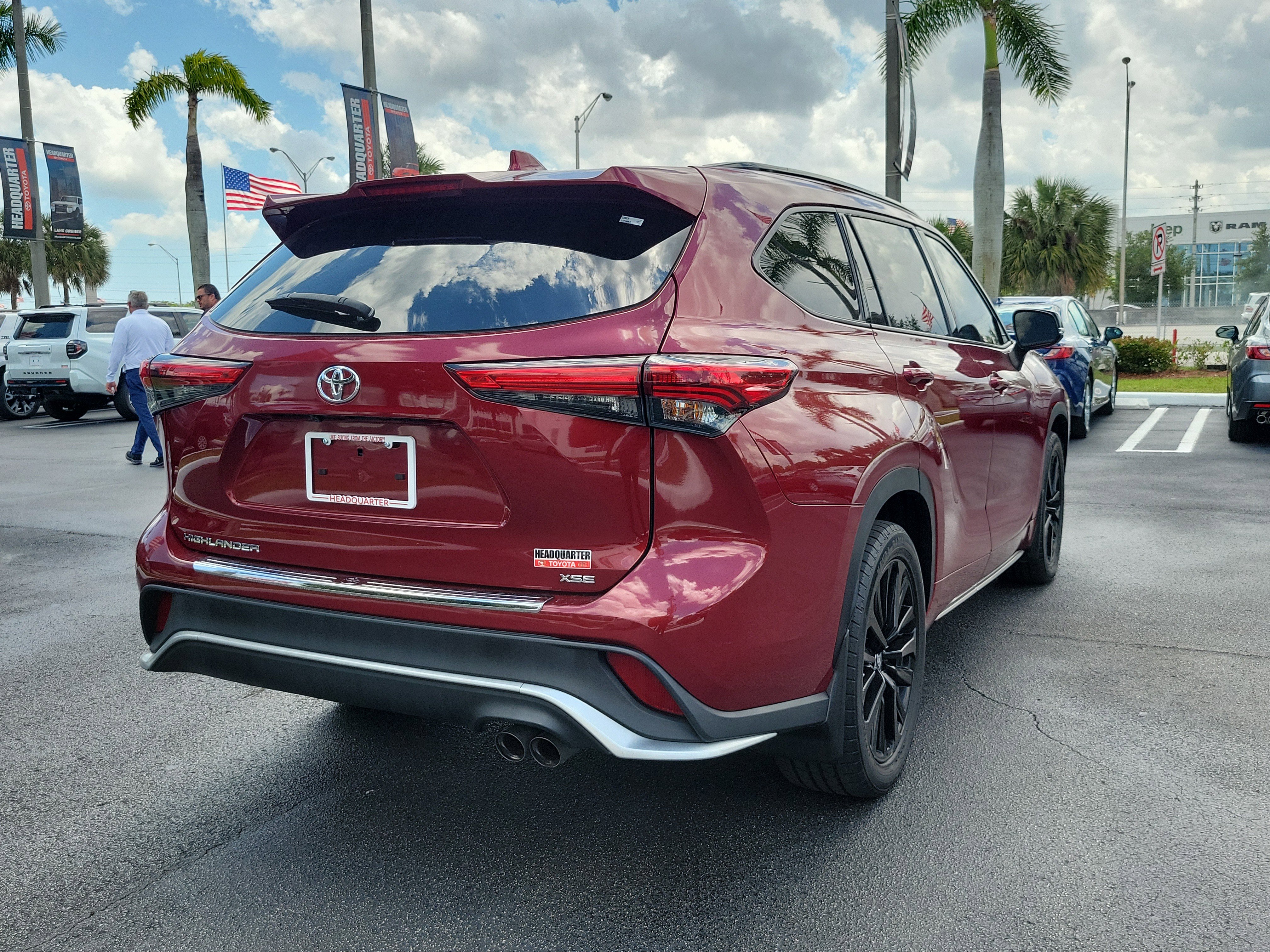 Used 2023 Toyota Highlander XSE FWD image 11