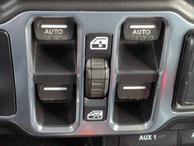Used 2019 Jeep Wrangler Unlimited Sahara w/ Dual Top Group AWD/4WD image 24