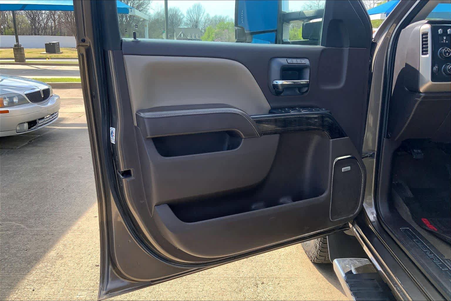 Used 2015 GMC Sierra 3500 Denali w/ Duramax Plus Package image 21