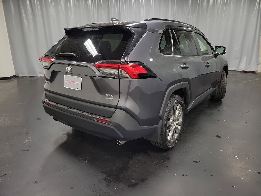 Used 2021 Toyota RAV4 XLE Premium image 8