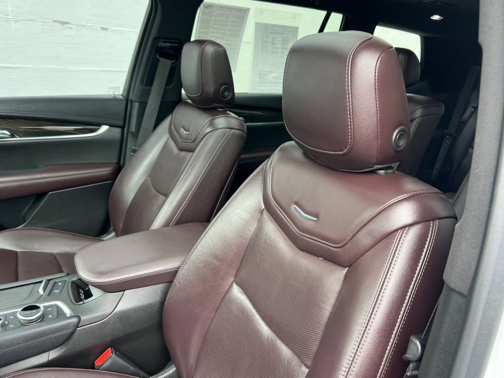 Used 2022 Cadillac XT6 Premium Luxury image 11