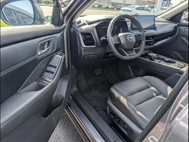 Used 2025 Nissan Rogue SL image 5