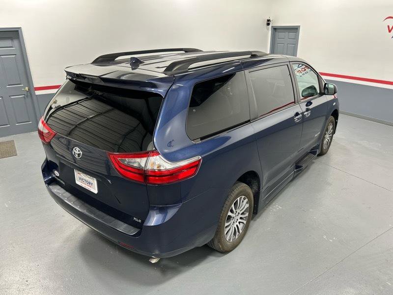 Used 2020 Toyota Sienna XLE w/ XLE Navigation Package image 6
