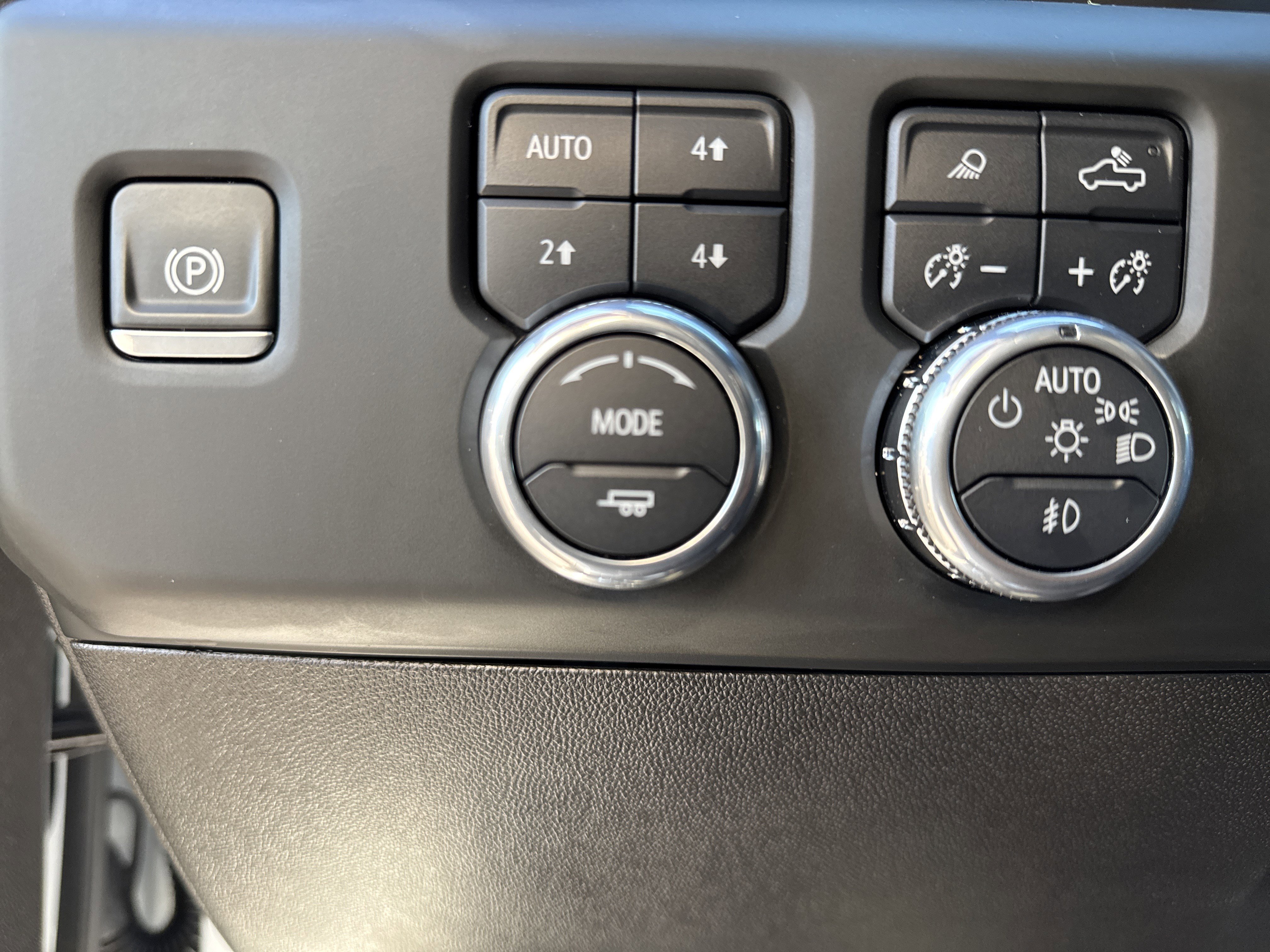 Used 2025 GMC Sierra 2500 AT4 w/ AT4 Premium Plus Package AWD/4WD image 18