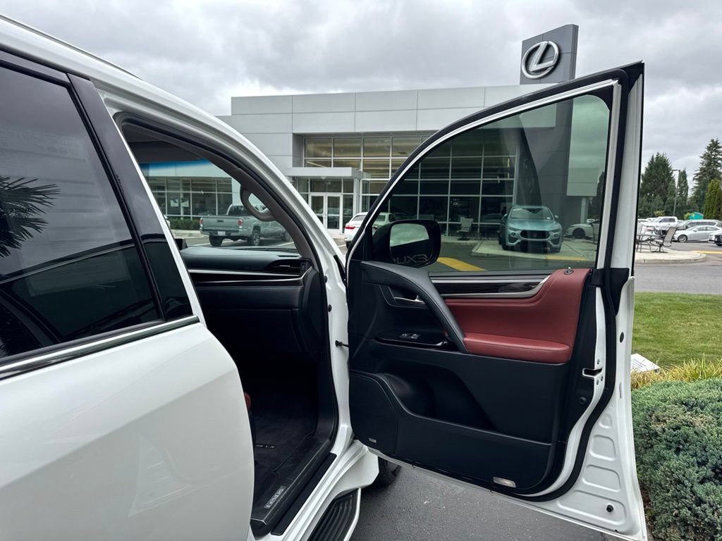 Used 2017 Lexus LX 570 4WD w/ Luxury Package image 19