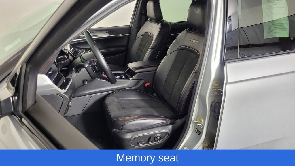 Used 2022 Jeep Grand Cherokee Trailhawk w/ Luxury Tech Group III image 15