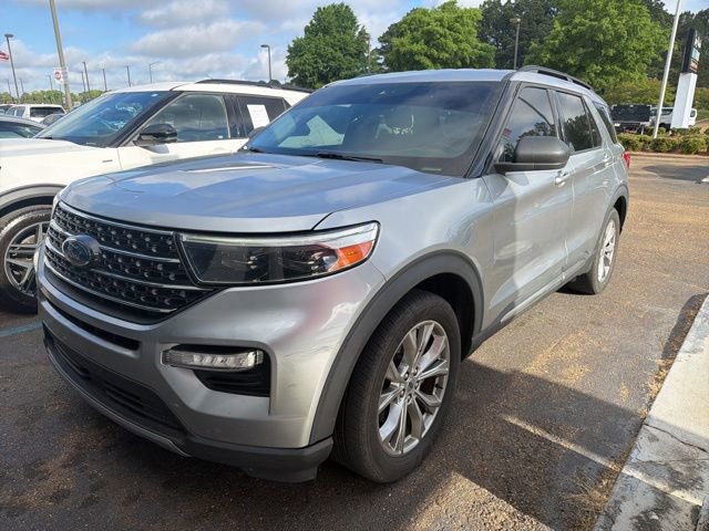 Used 2020 Ford Explorer XLT w/ Equipment Group 202A RWD image 2