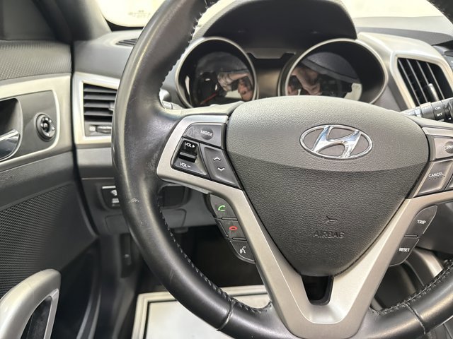 Used 2017 Hyundai Veloster Value Edition image 17