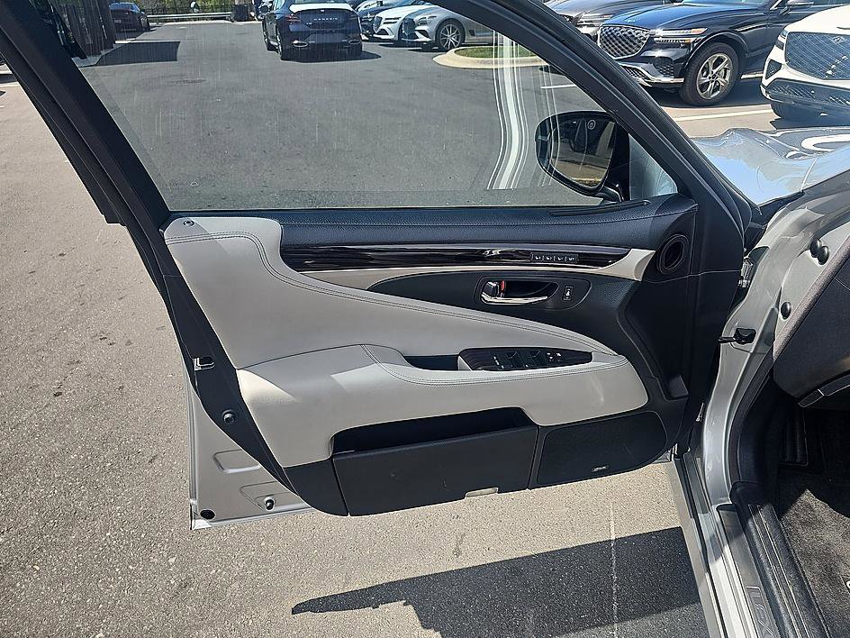 Used 2014 Lexus LS 460 w/ Comfort Package image 10