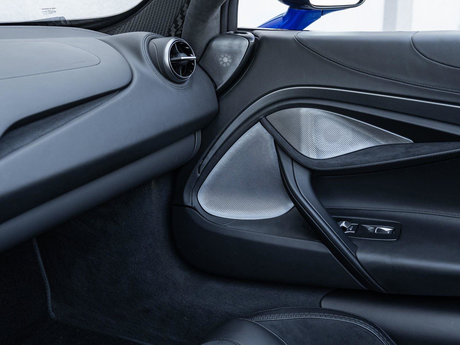 Used 2024 McLaren 750S Spider image 30