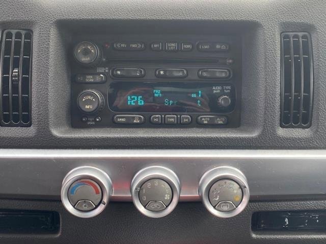 Used 2005 Chevrolet SSR w/ Preferred Equipment Group image 15