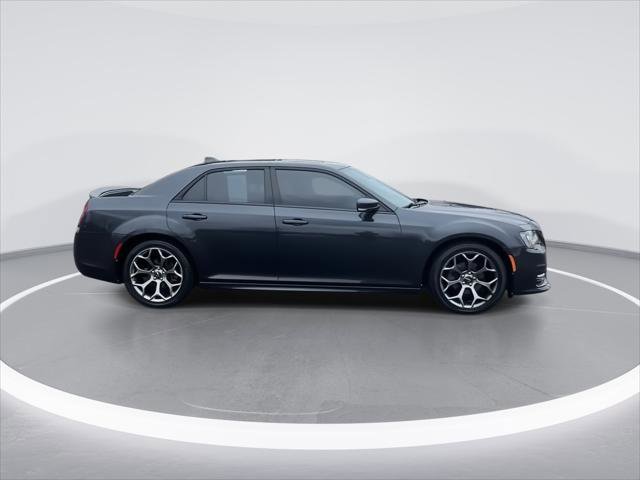 Used 2018 Chrysler 300 S w/ 300S Premium Group image 9
