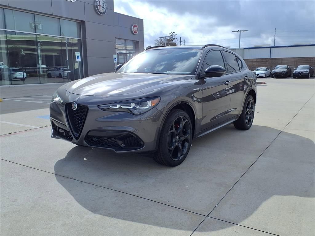 New 2026 Alfa Romeo Stelvio Sprint w/ Convenience Package image 2