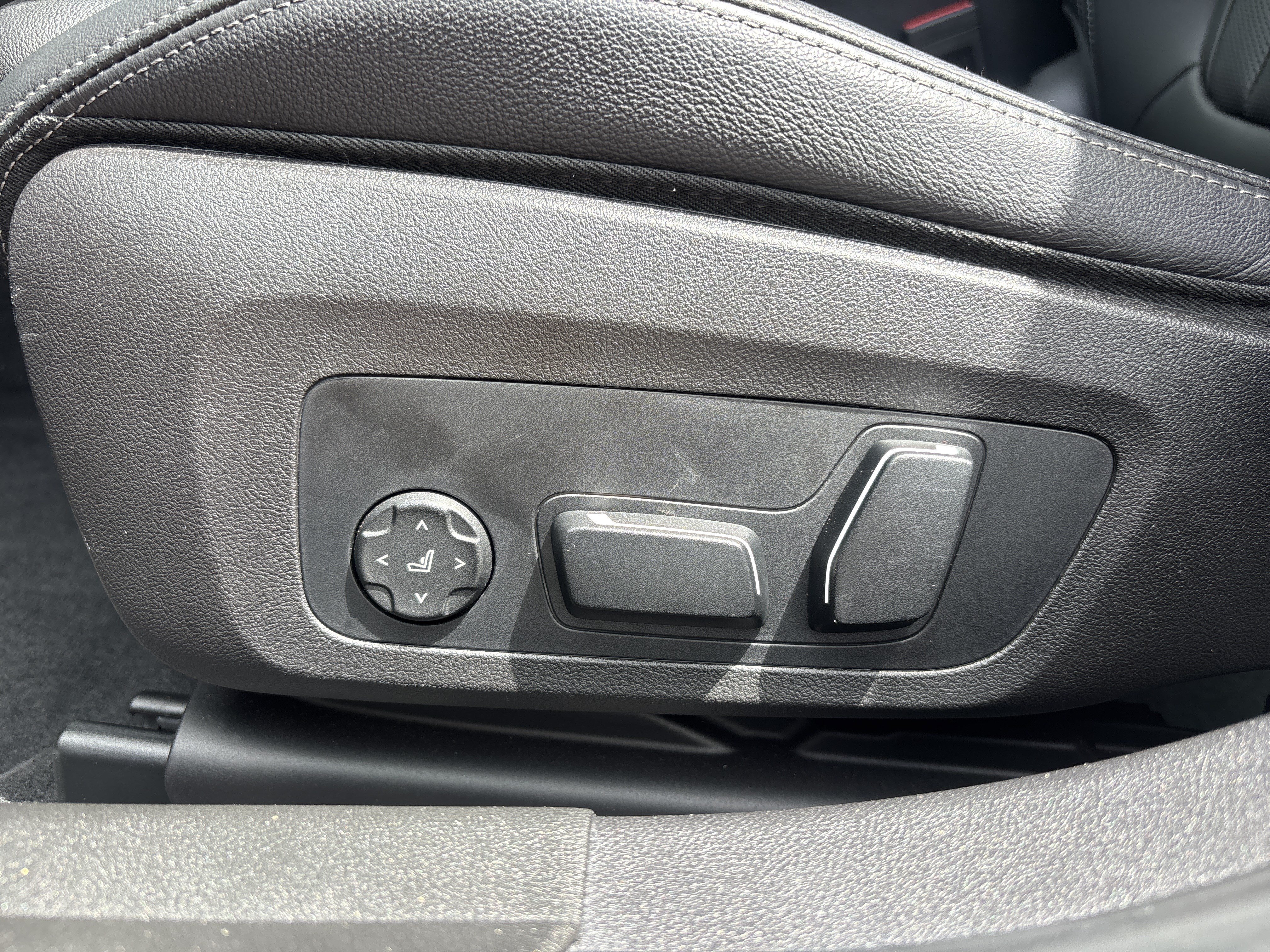 Used 2025 BMW 330i Sedan RWD image 36