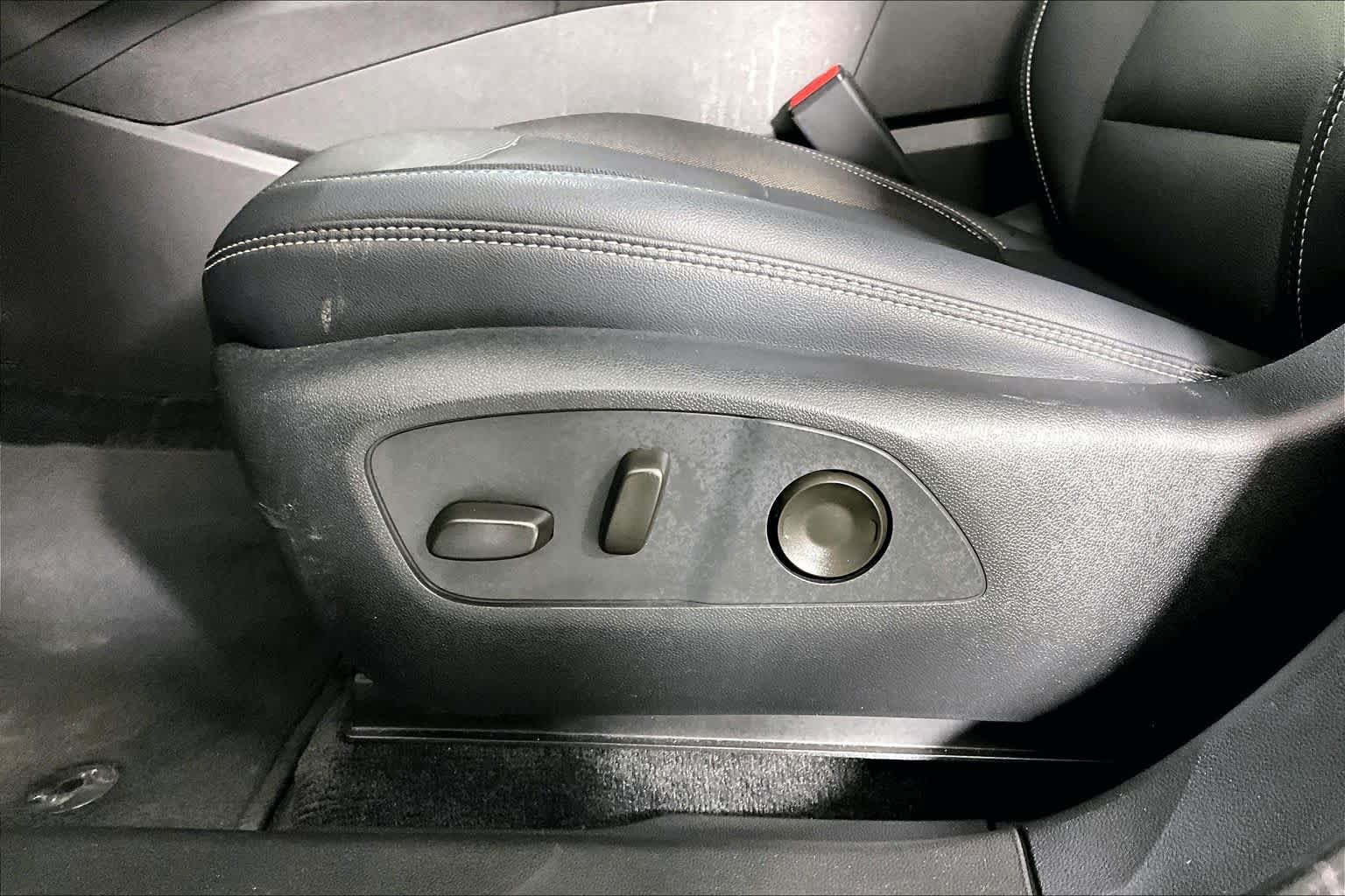 Used 2024 Chevrolet Blazer EV LT AWD/4WD image 33