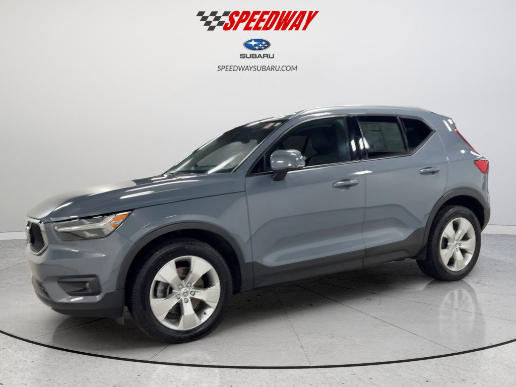 Used 2022 Volvo XC40 T5 Momentum image 4