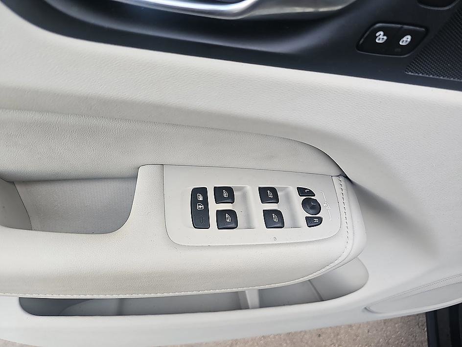 Used 2024 Volvo XC60 B5 Plus w/ Protection Package Premier image 13