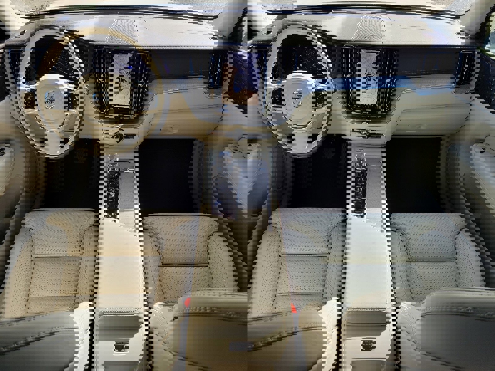 Certified 2024 Volvo XC60 T8 Ultimate w/ Protection Package Premier image 13