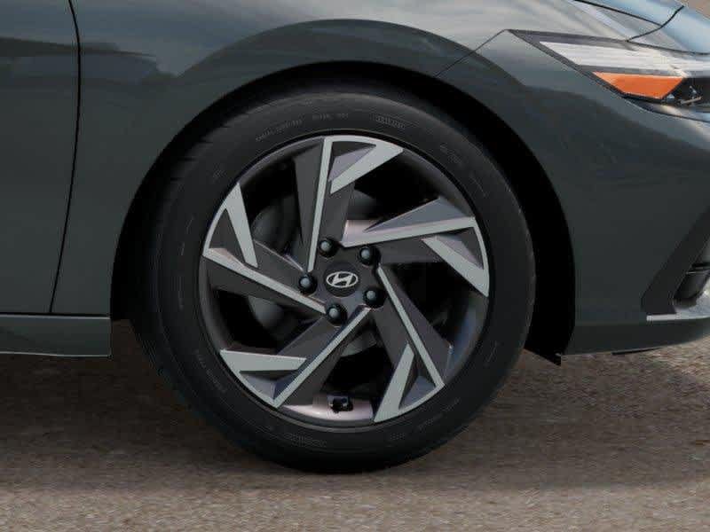 Used 2025 Hyundai Elantra Limited FWD image 8