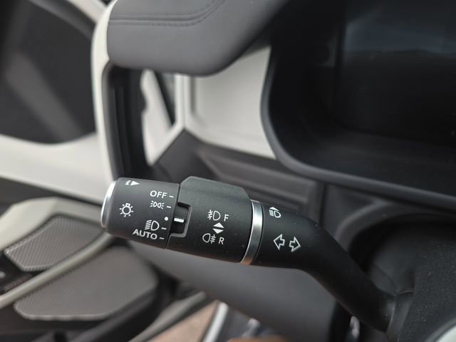 Certified 2024 Land Rover Defender 130 X-Dynamic SE image 30