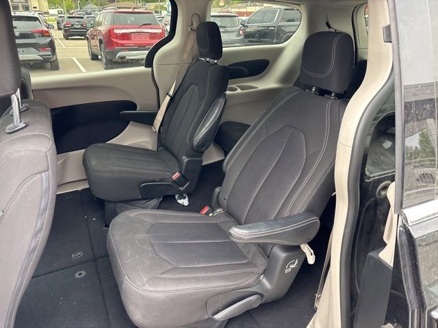 Used 2022 Chrysler Voyager LX FWD image 12