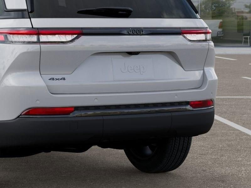 New 2025 Jeep Grand Cherokee Altitude AWD/4WD image 13
