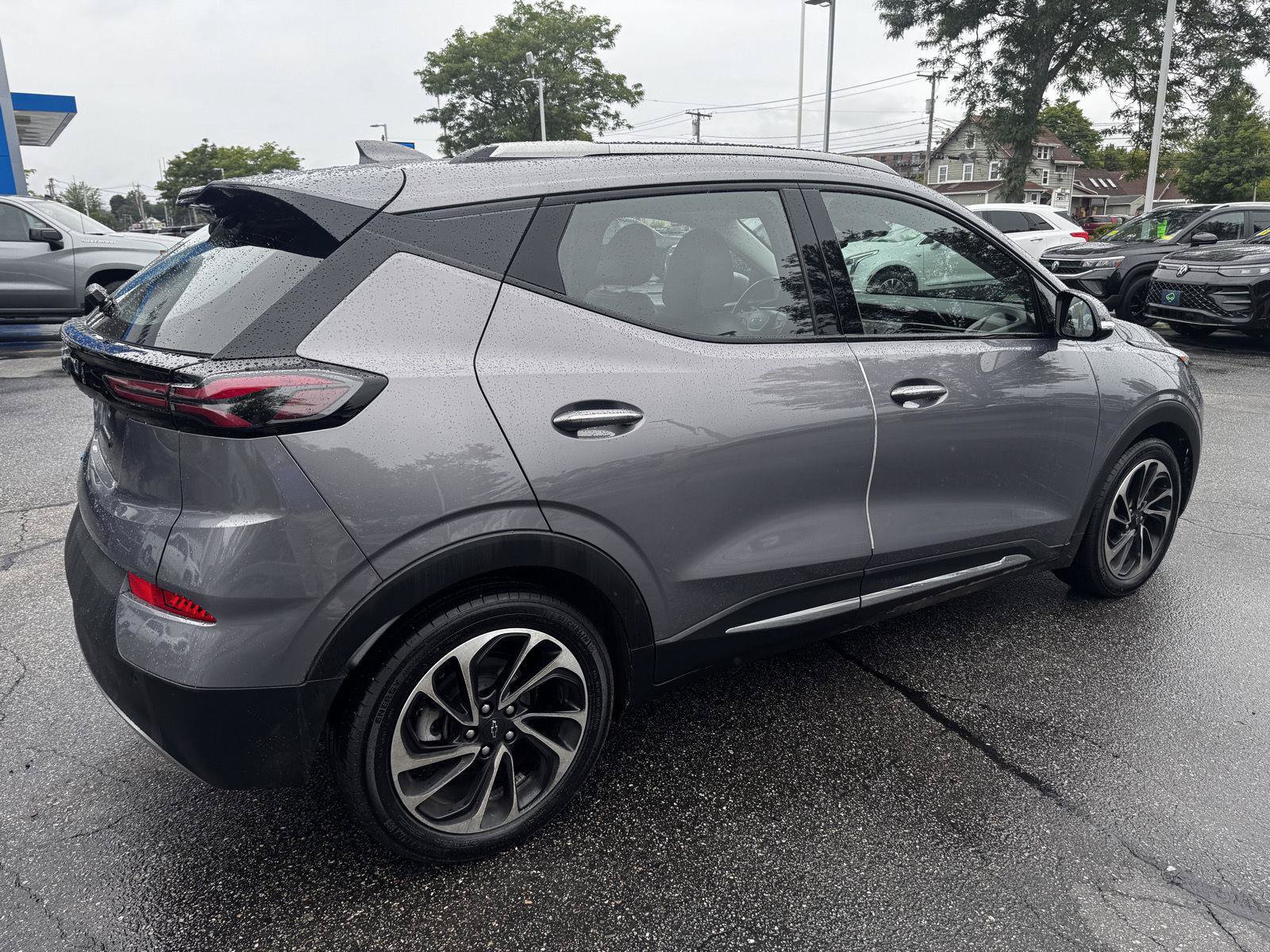 Used 2022 Chevrolet Bolt EUV Premier w/ Sun & Sound Package FWD image 7
