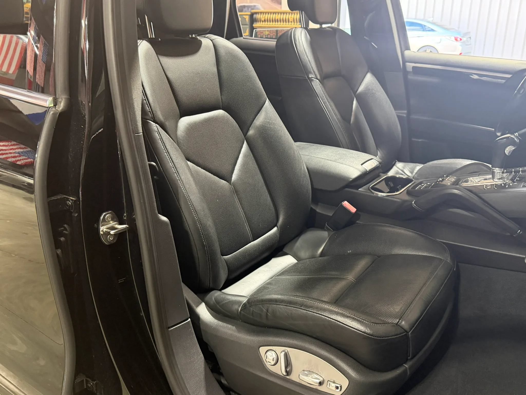 Used 2013 Porsche Cayenne S AWD/4WD image 18