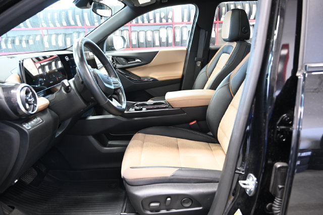 Used 2025 Chevrolet Equinox ACTIV w/ Safety and Technology Package AWD/4WD image 10