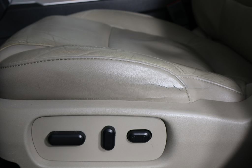 Used 2014 Ford Explorer XLT w/ Equipment Group 202A image 24