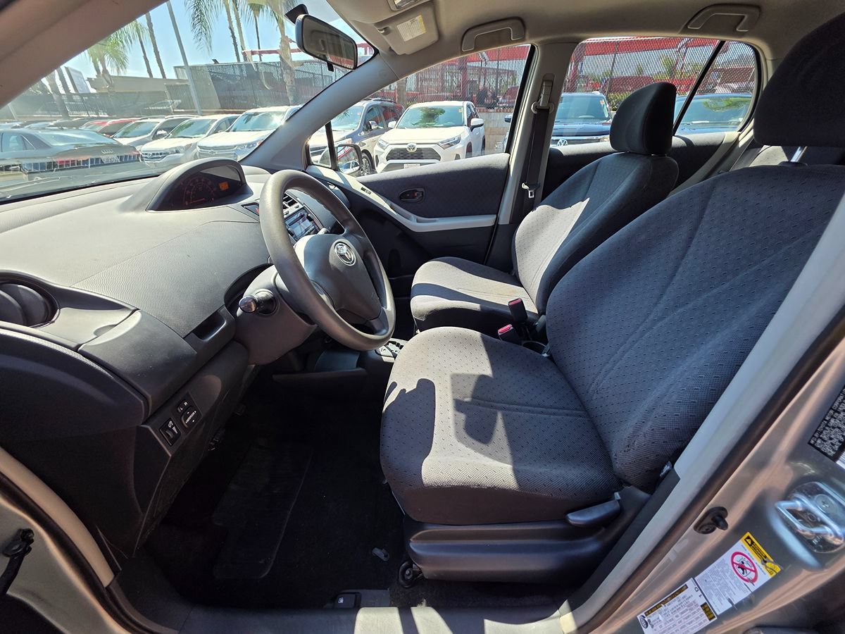 Used 2010 Toyota Yaris 4-Door Hatchback FWD image 20