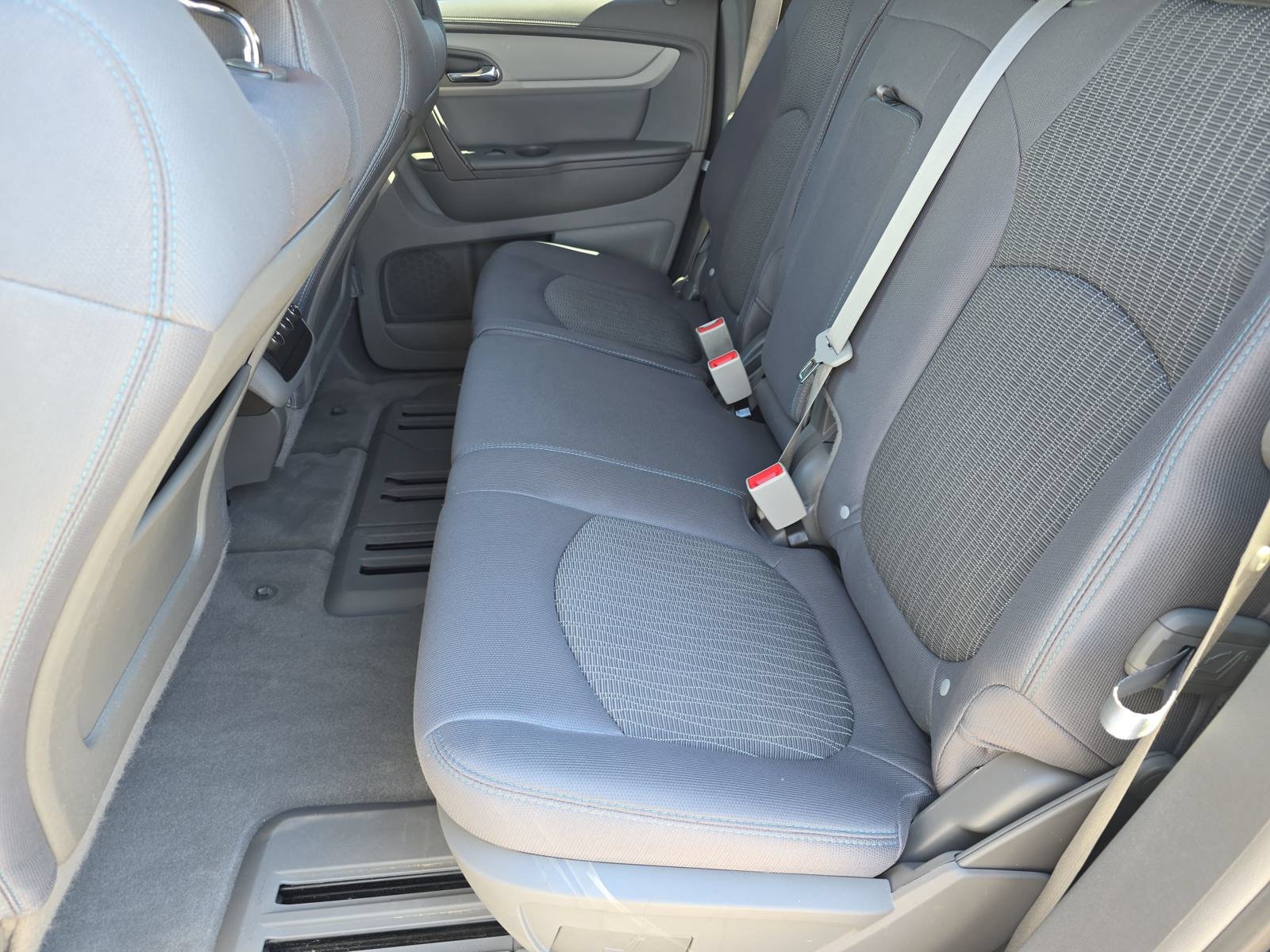 Used 2015 Chevrolet Traverse LS FWD image 15