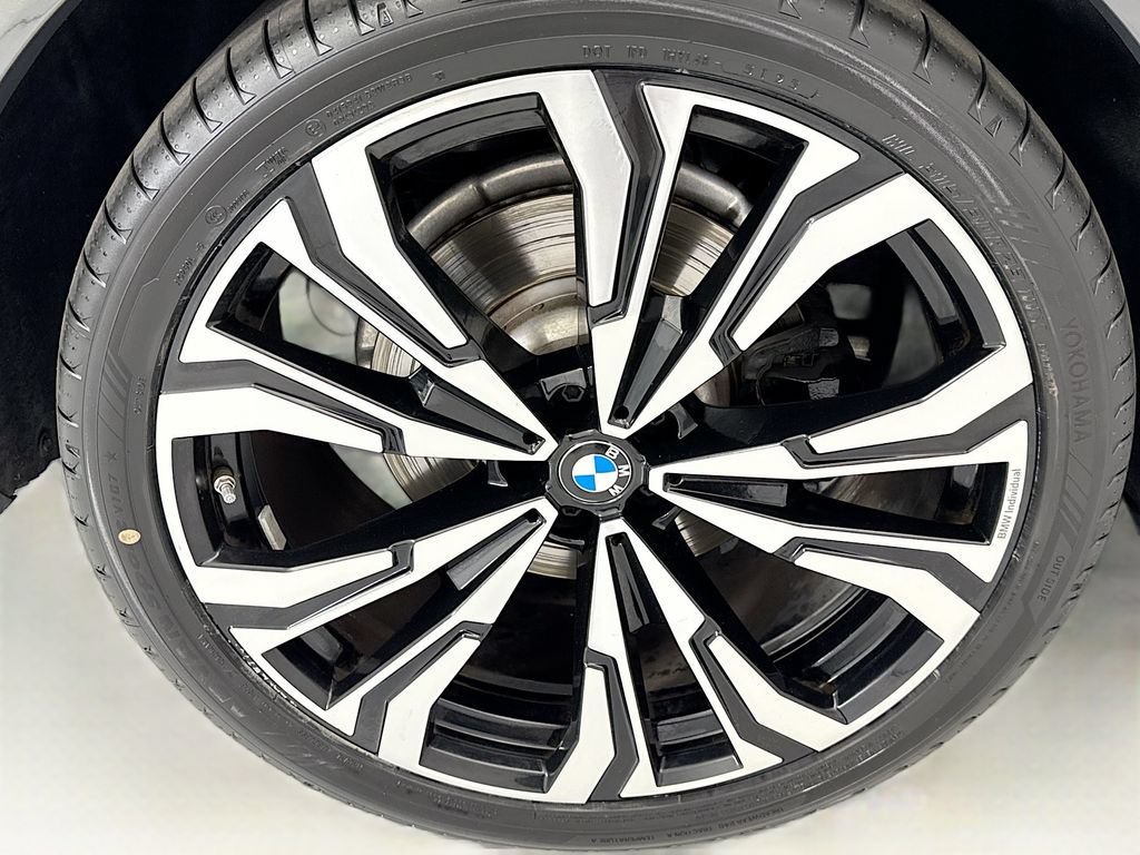 Used 2024 BMW X7 xDrive40i w/ M Sport Package AWD/4WD image 32