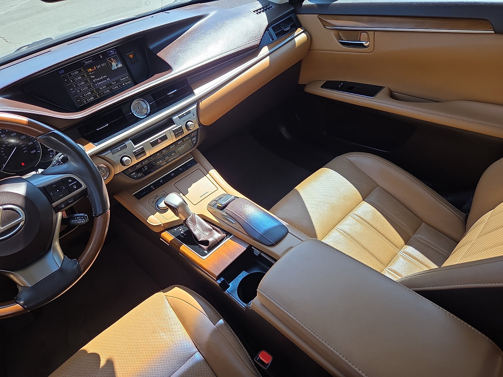 Used 2016 Lexus ES 350 w/ Luxury Package w/Wood Trim FWD image 12