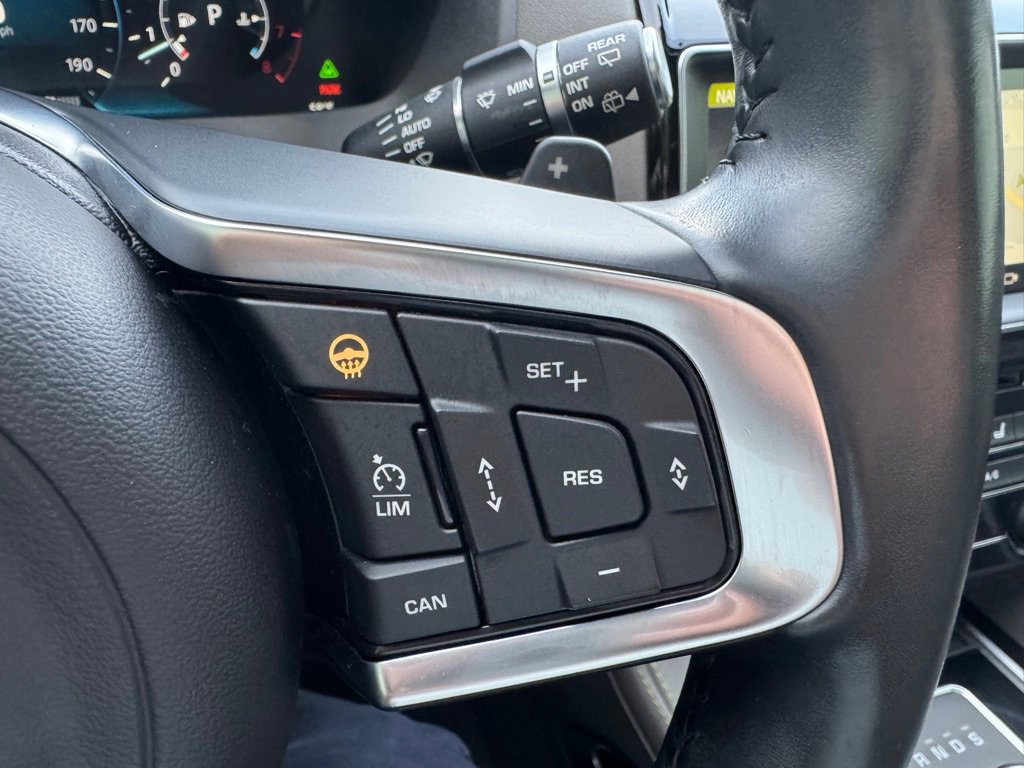 Used 2017 Jaguar F-PACE R-Sport image 18