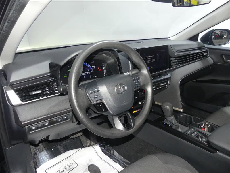 Used 2025 Toyota Camry LE image 23