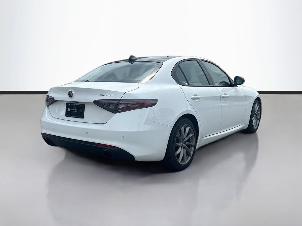 Used 2024 Alfa Romeo Giulia Sprint RWD image 3