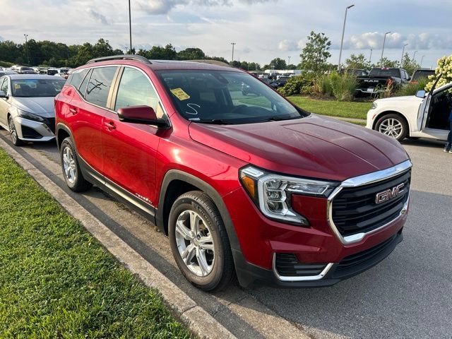 Used 2022 GMC Terrain SLE w/ Driver Convenience Package AWD/4WD image 2