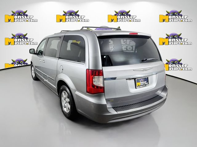 Used 2013 Chrysler Town & Country Touring FWD image 7