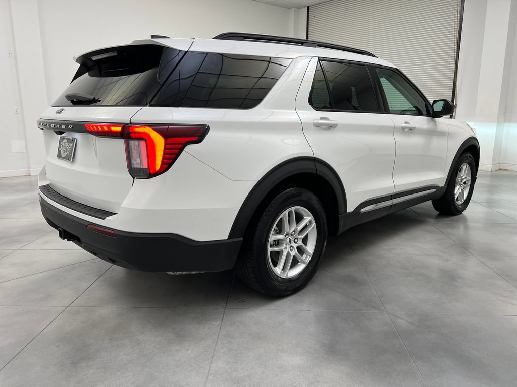 Used 2025 Ford Explorer Active RWD image 9