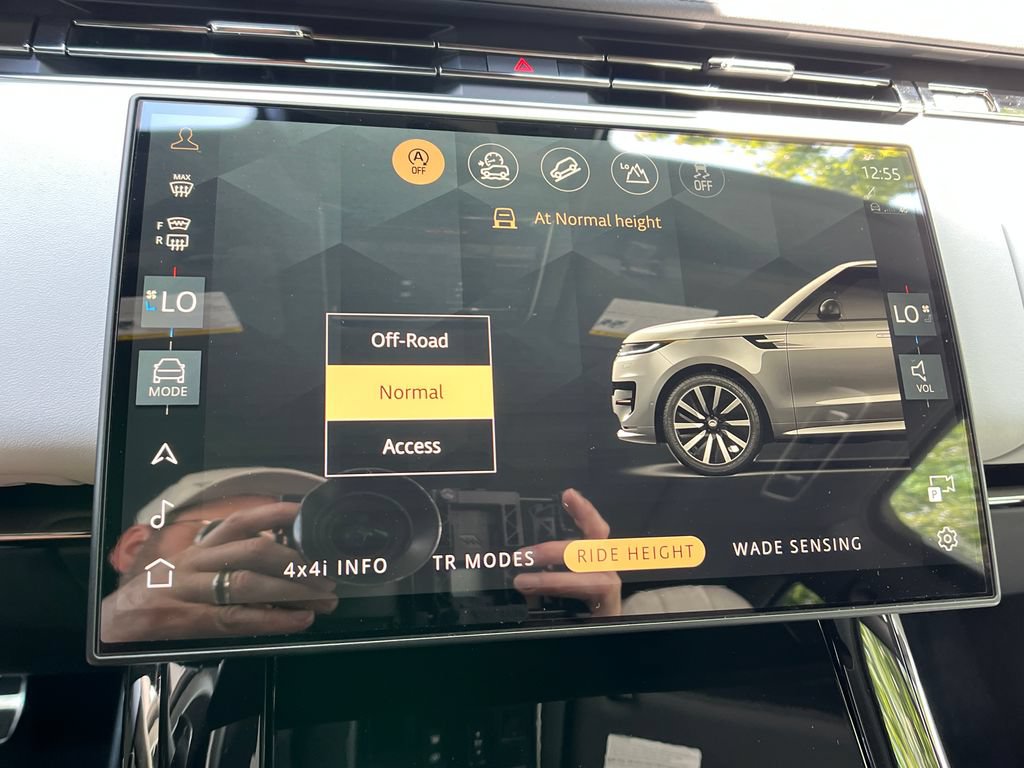 Used 2025 Land Rover Range Rover Sport Dynamic SE AWD/4WD image 34