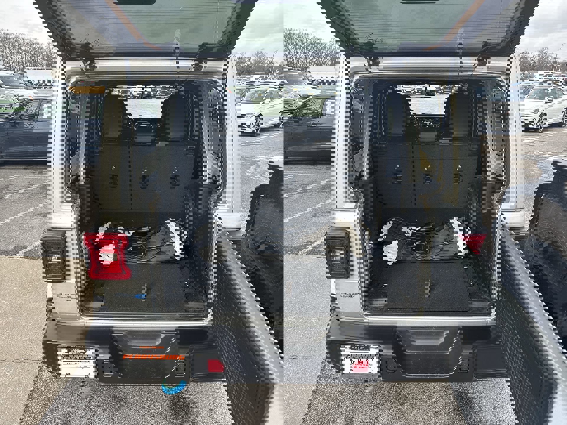 Used 2022 Jeep Wrangler Unlimited Sahara w/ Cold Weather Group image 26