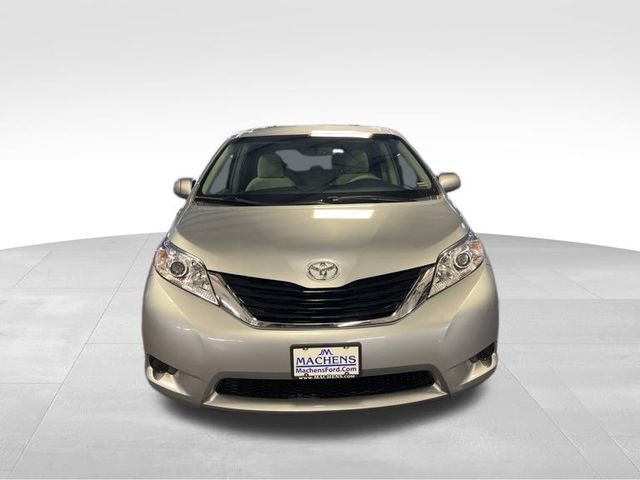 Used 2014 Toyota Sienna LE image 9