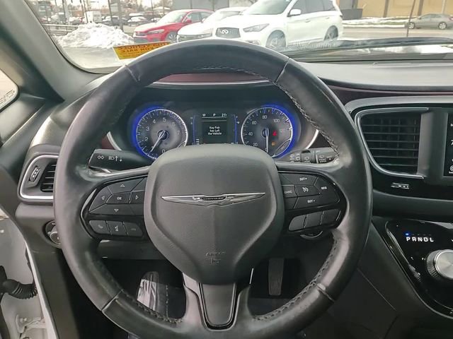 Used 2019 Chrysler Pacifica Touring-L image 15
