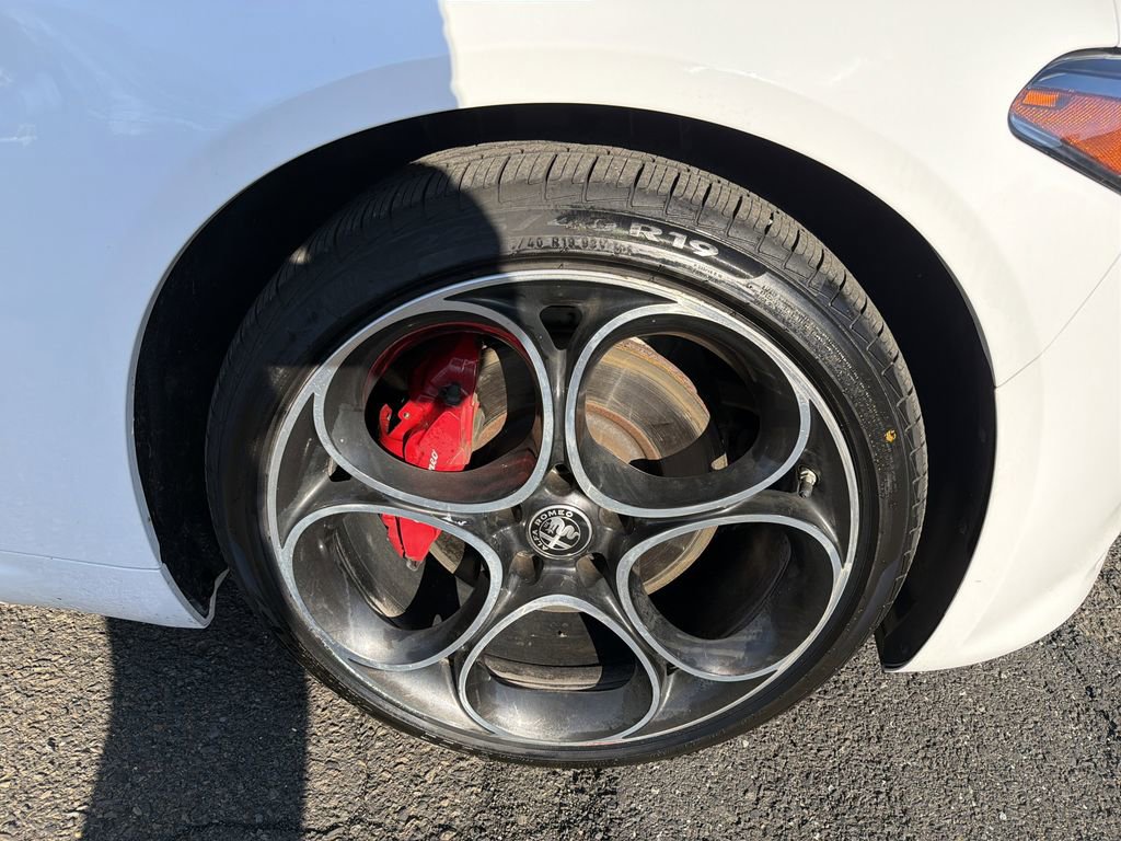 Used 2022 Alfa Romeo Giulia Veloce image 32