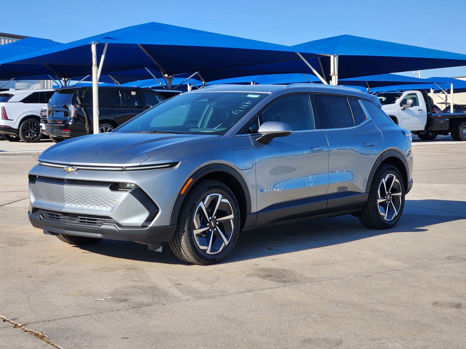 New 2026 Chevrolet Equinox EV LT image 2